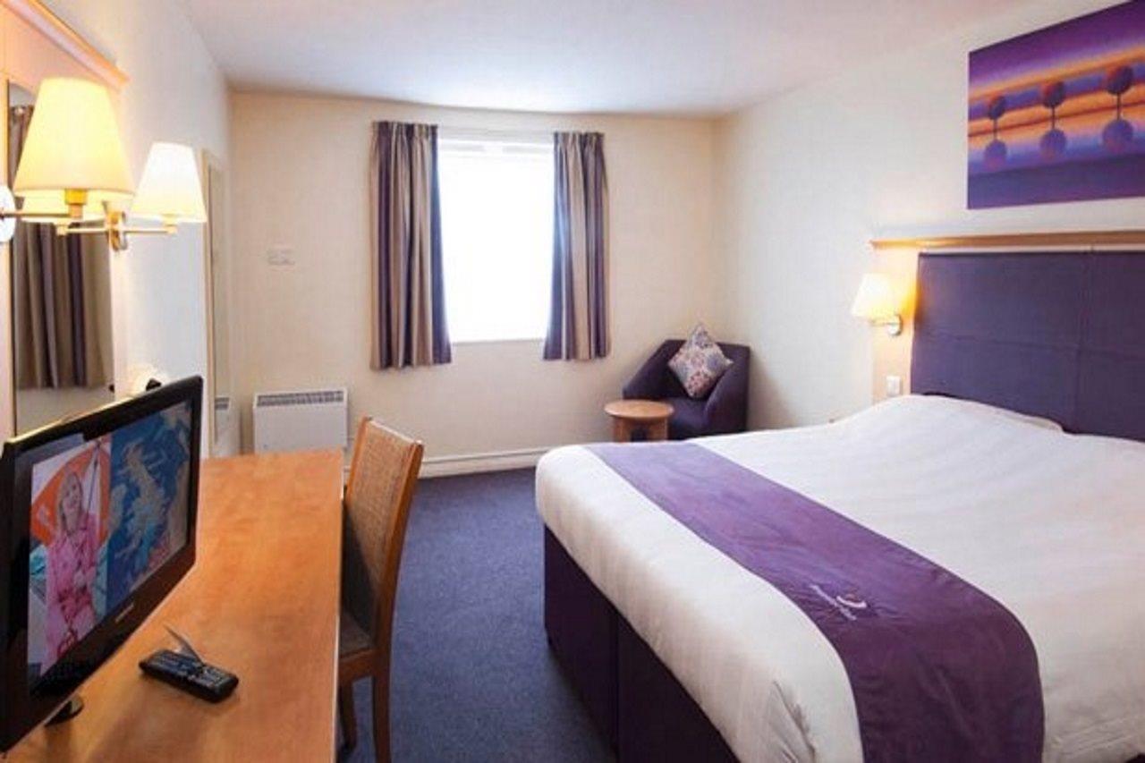 Premier Inn Warrington Centre ภายนอก รูปภาพ