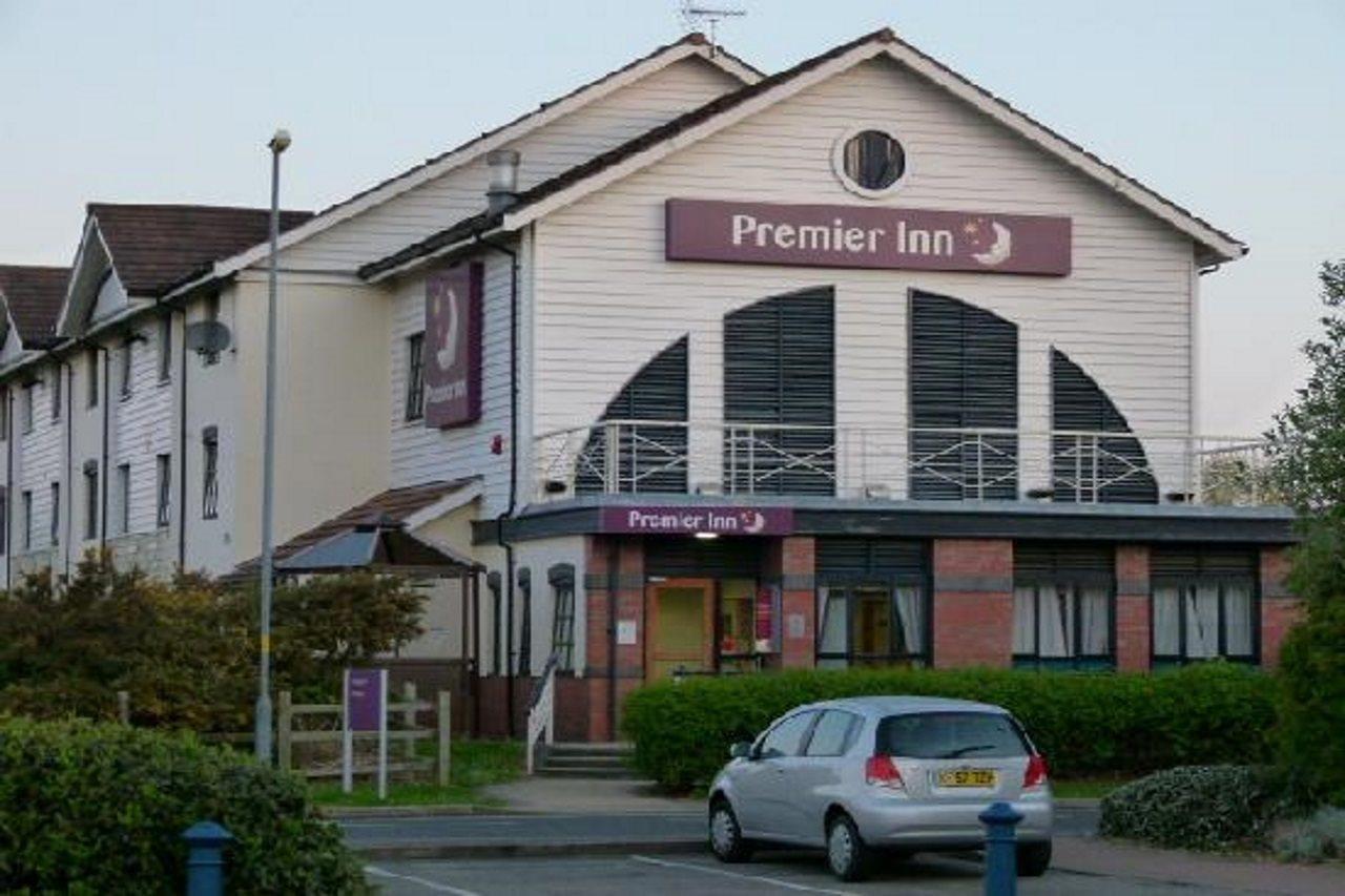 Premier Inn Warrington Centre ภายนอก รูปภาพ