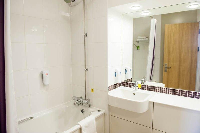 Premier Inn Warrington Centre ภายนอก รูปภาพ